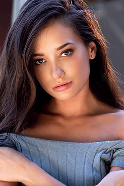 Pretty Brunette Gia Paige Takes Off Her Panties Pretty Brunette Gia Paige Takes Off Her Panties